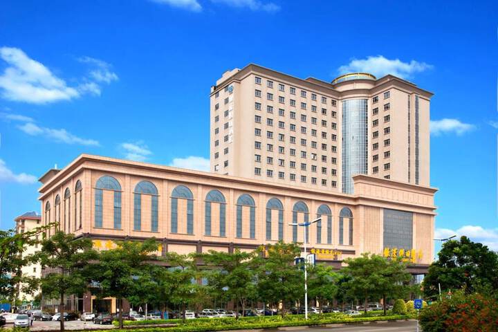 YINHAO HOLIDAY HOTEL