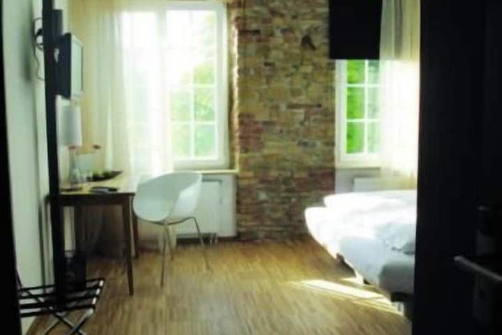 Room 10 of 42