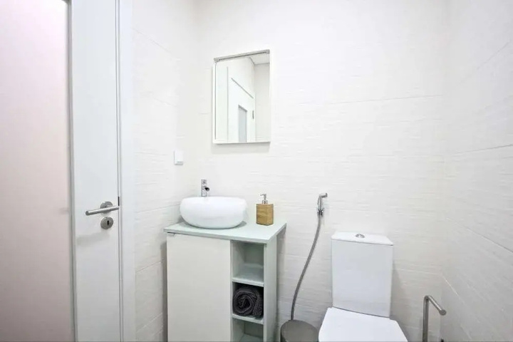 Room 8 of 17