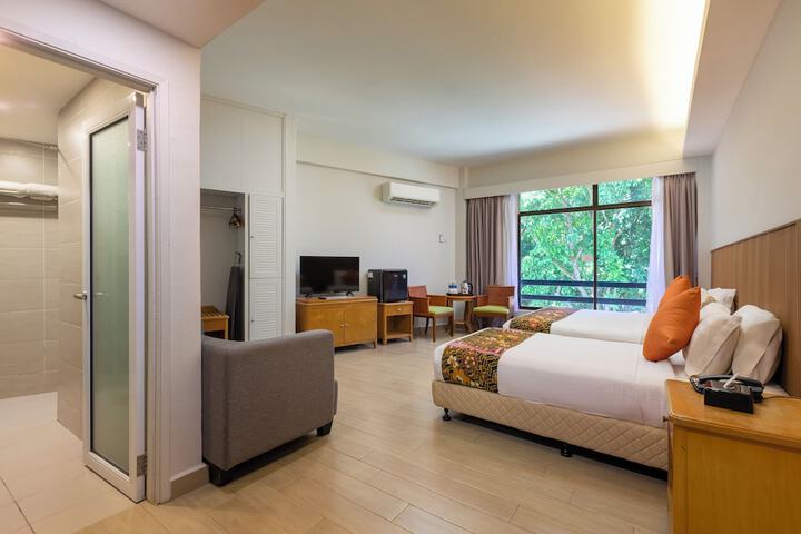 Room 30 of 80