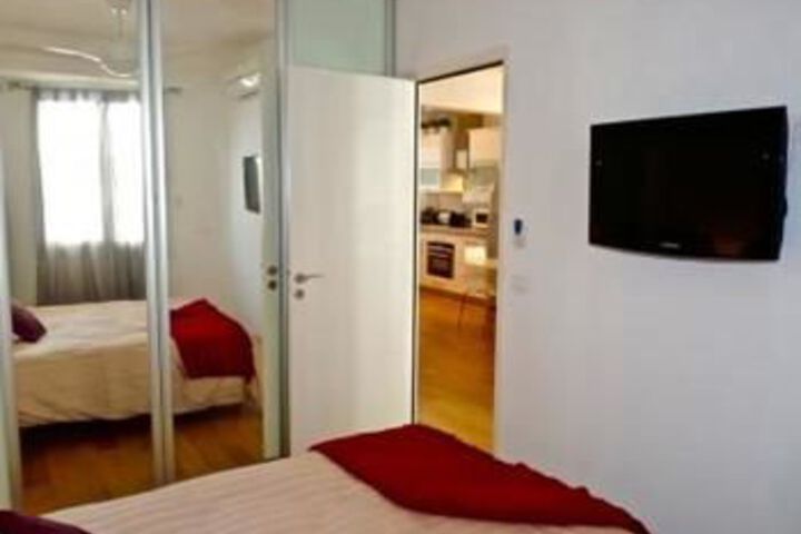 Room 11 of 25
