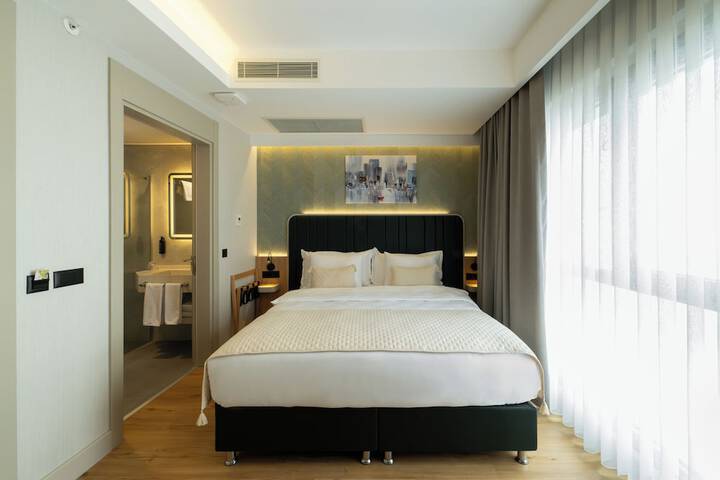 Room 35 of 76