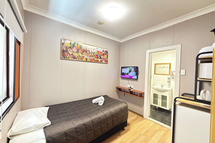 Room 18 of 48