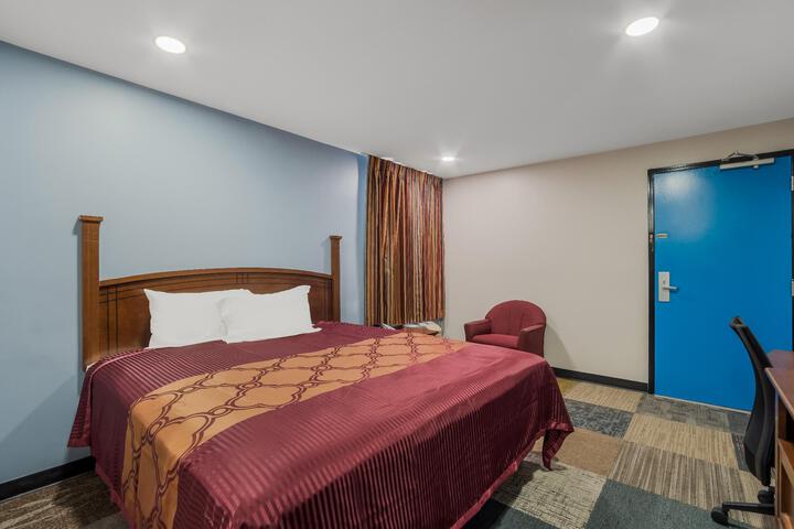 1 King Bed (9 of 19)