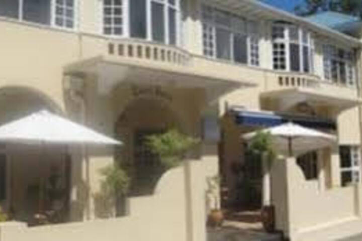 ROYAL HOTEL KNYSNA