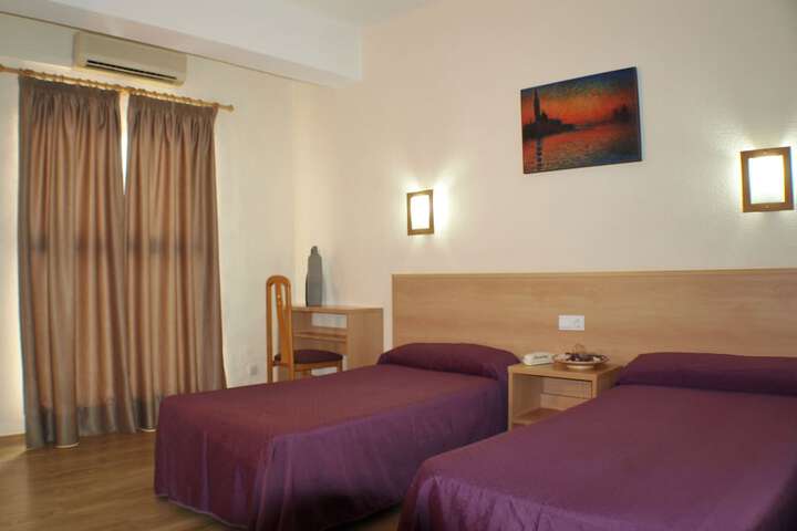 Room 6 of 33
