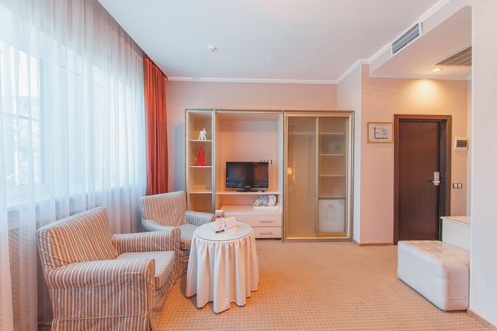 Room 17 of 48