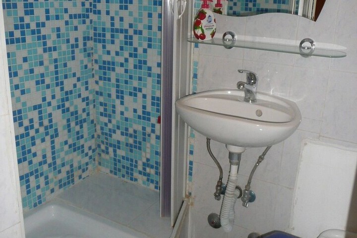 Room 13 of 20