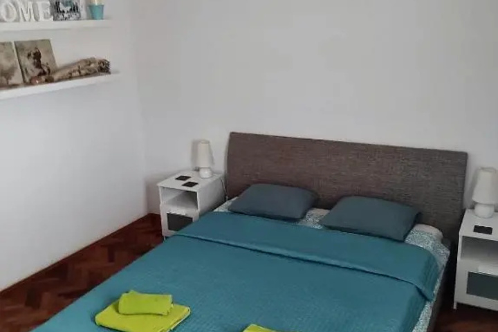 Room 12 of 22