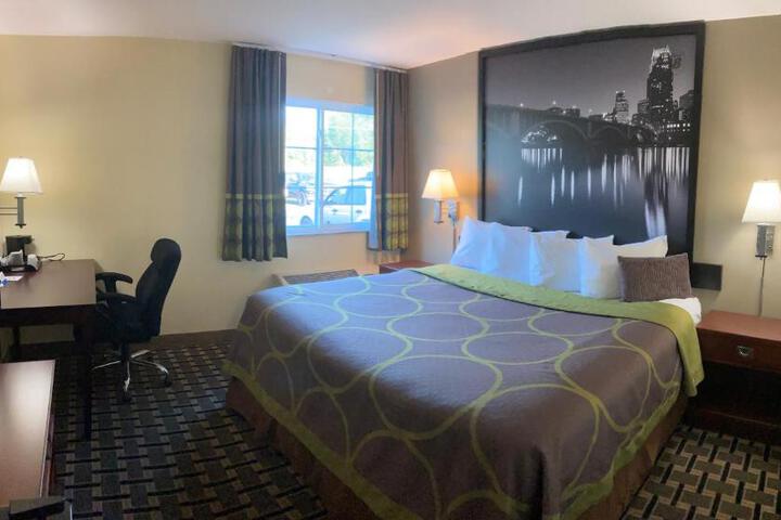1 King Bed (2 of 13)
