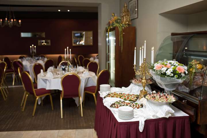 Dining 34 of 45