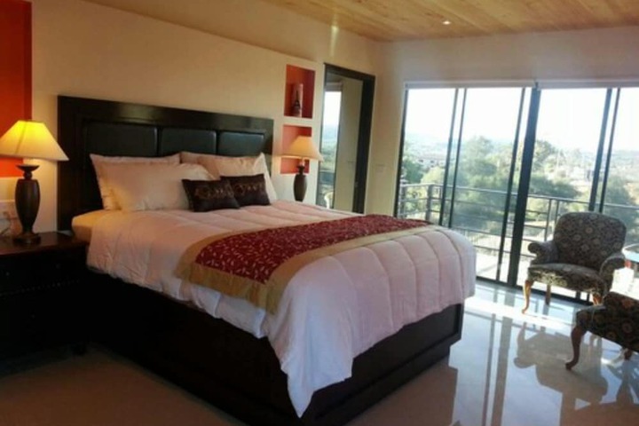 Room 4 of 34