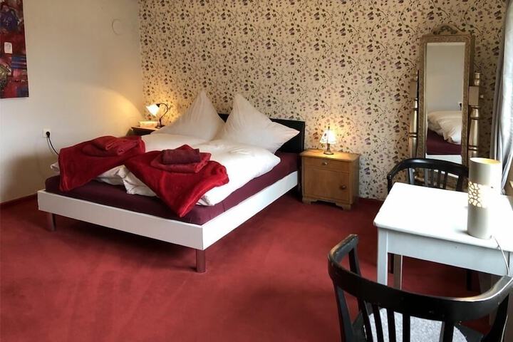 Room 6 of 11