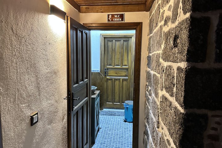 Room 17 of 33