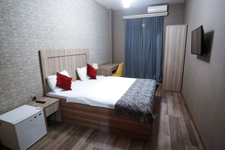 Room 9 of 10