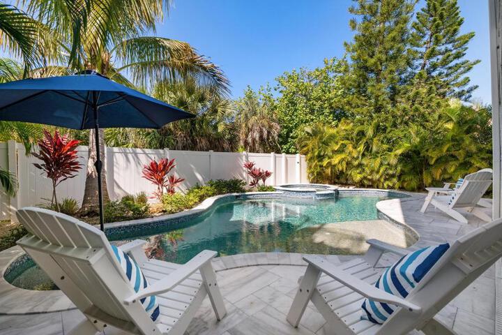 Ocean Star! 7 Bdrms 7 Baths! Beaches less than 5min walk to beach!