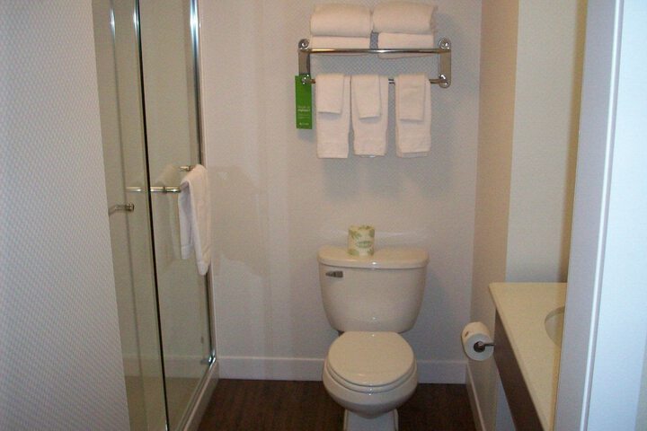 1 King Bed with Refrigerator, Microwave (2 of 33)