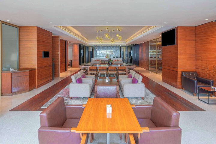 Lounge 49 of 65