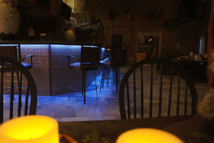 Lounge 8 of 11