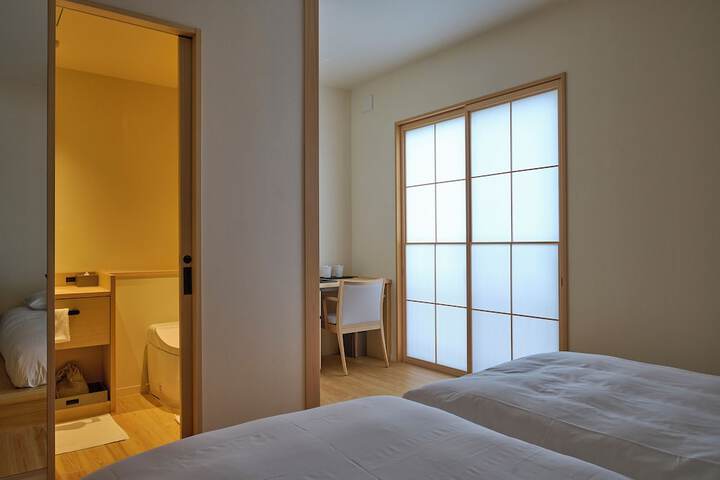 Room 26 of 47