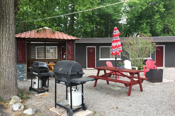 Edgewater Resorts - Edgewater Inn in Wasaga Beach, ON