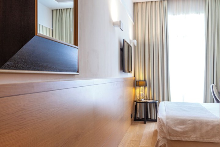 Room 26 of 65