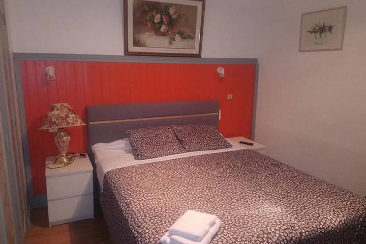 Room 4 of 47