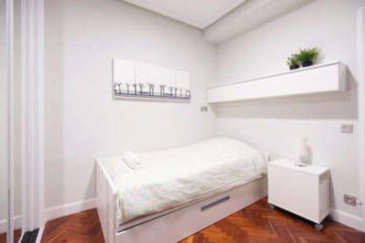Room 7 of 18