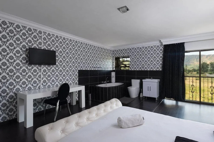 Room 4 of 13