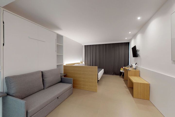 Room 15 of 89
