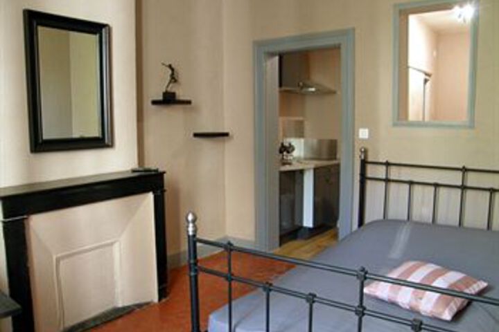 Room 7 of 16