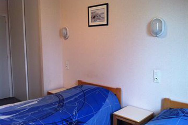 Room 11 of 18