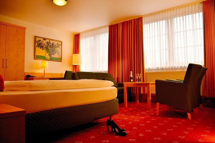 Room 3 of 20