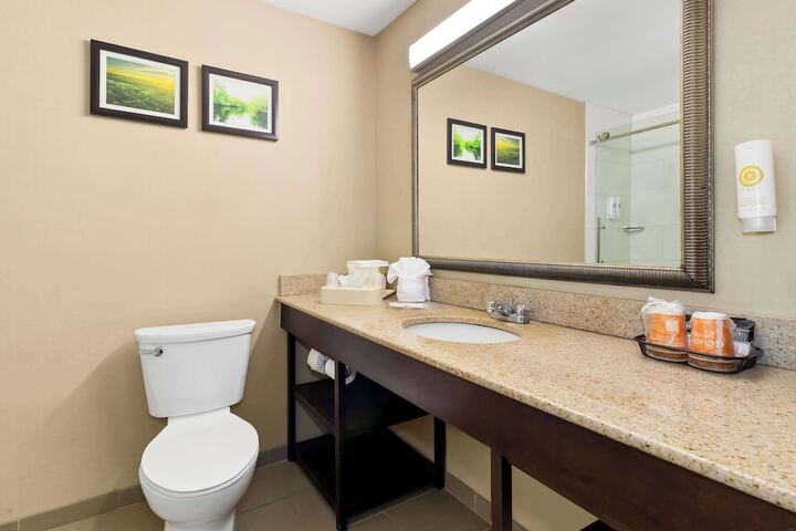 1 Double Bed Suite Accessible (8 of 15)