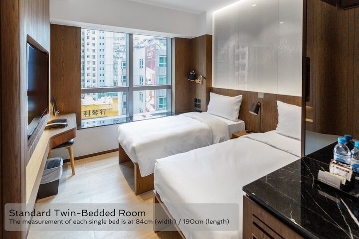 Room 9 of 33