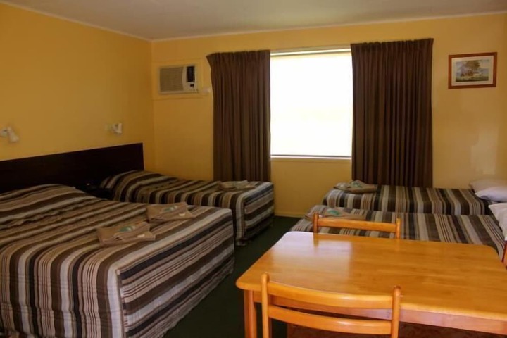 Room 6 of 15