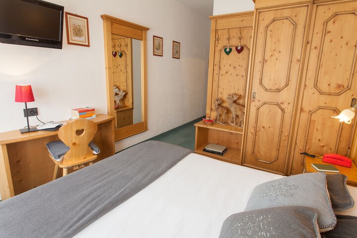 Room 4 of 62