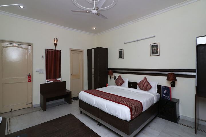 Room 13 of 21