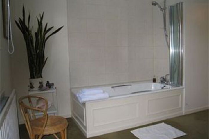 Room 6 of 19