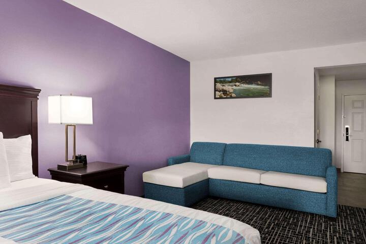 1 King Bed (5 of 14)