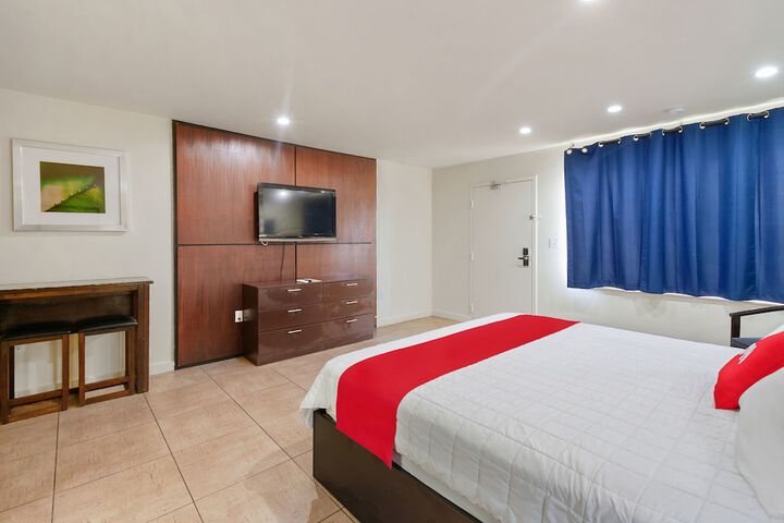 Room 11 of 37