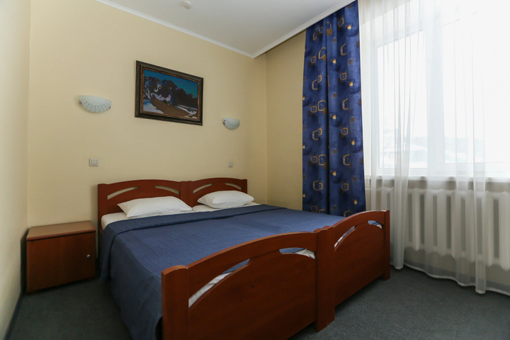 Room 8 of 10