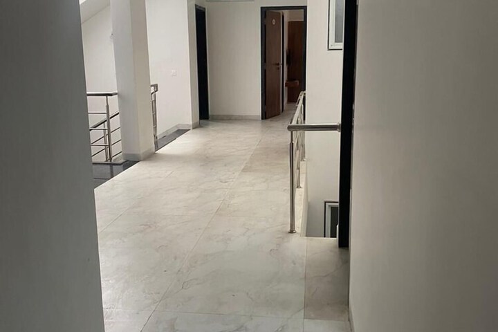 Room 10 of 12