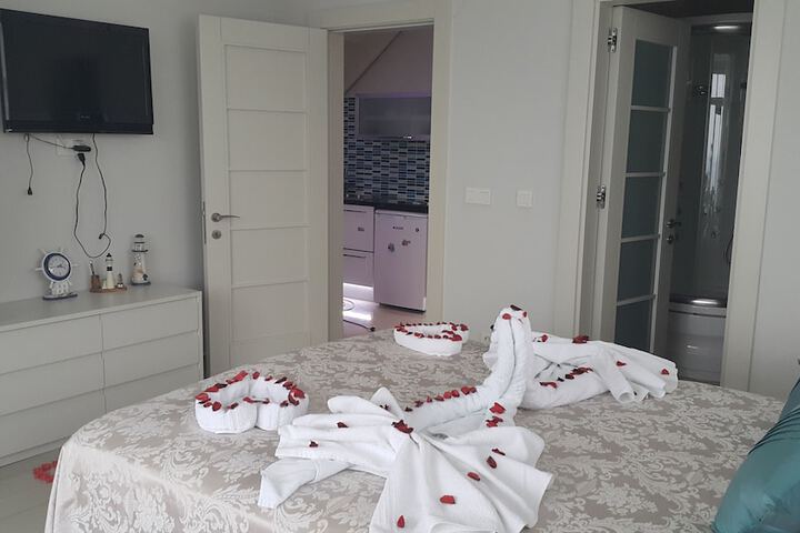 Room 6 of 16