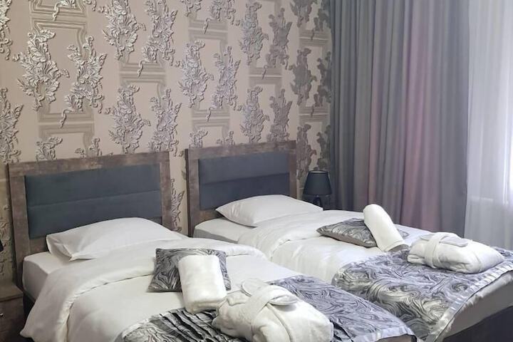 Room 10 of 33