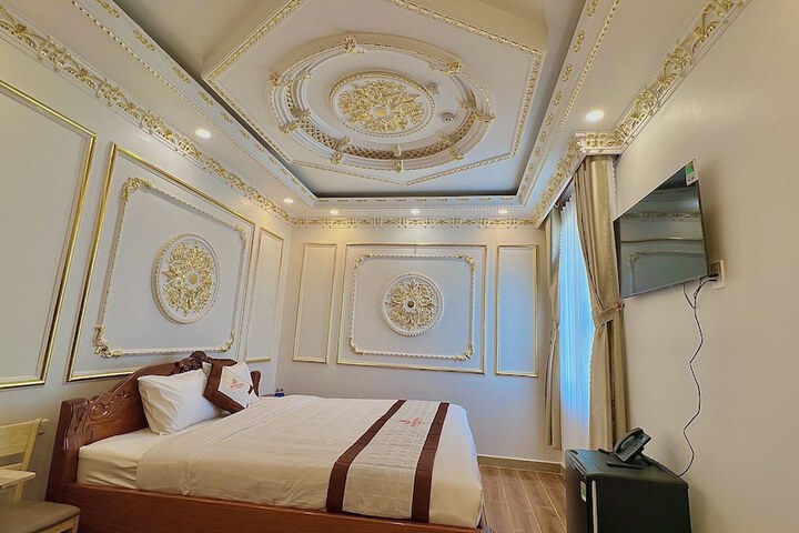 Exterior of Hoang Hung Hotel