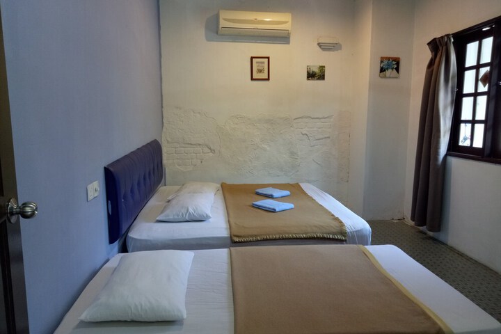 Room 13 of 36