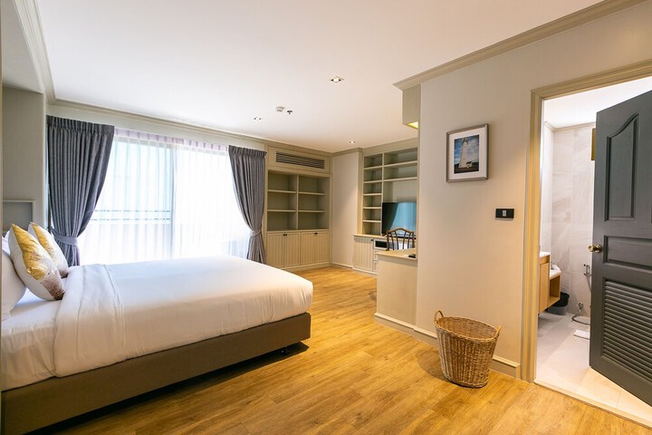Room 9 of 28