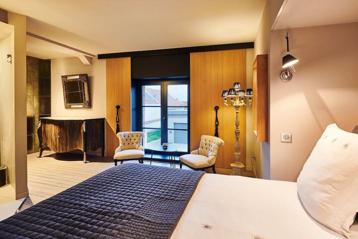 Room 22 of 48
