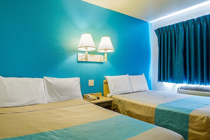 Room 18 of 32